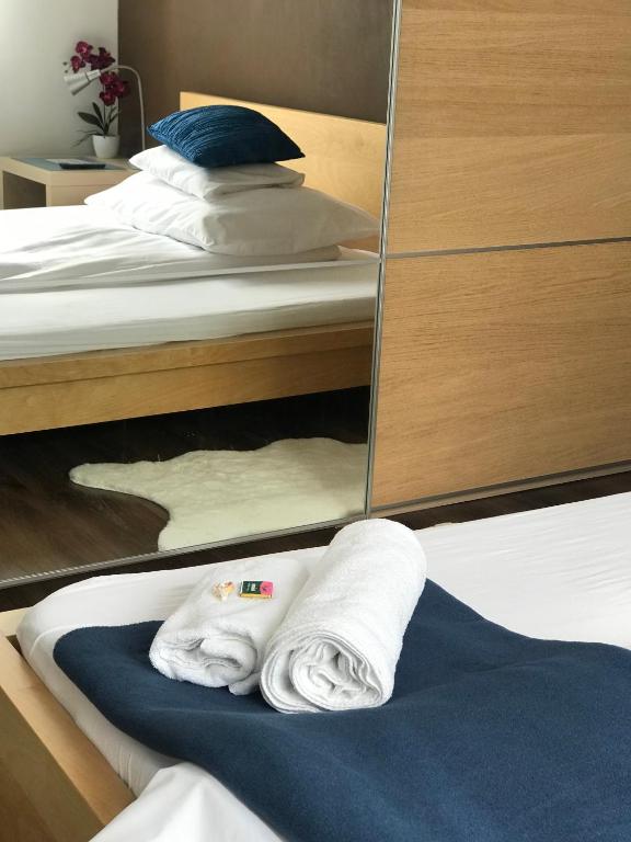 Łóżko lub łóżka w pokoju w obiekcie Greatforest Rosehill 1 Apartman