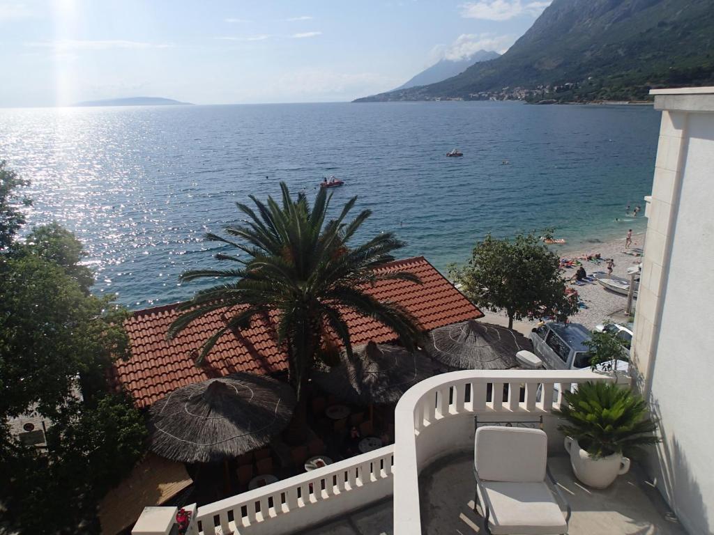 a balcony with a view of a beach and the ocean at Villa Bosac in Gradac