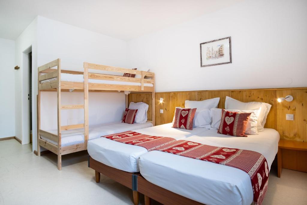Brit Hotel Le Relais d'Issenheim - Habitación Cuádruple