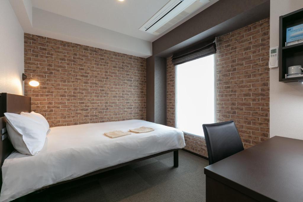 Postel nebo postele na pokoji v ubytování HOTEL TABARD TOKYO