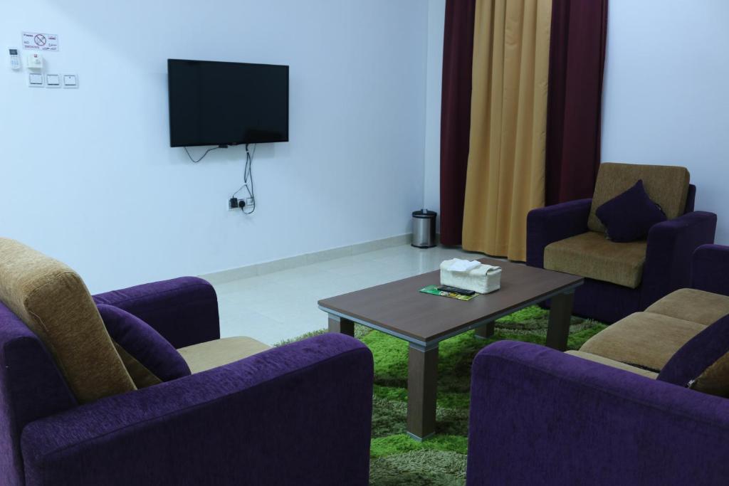 TV a/nebo společenská místnost v ubytování Al Karam Hotel Apartment