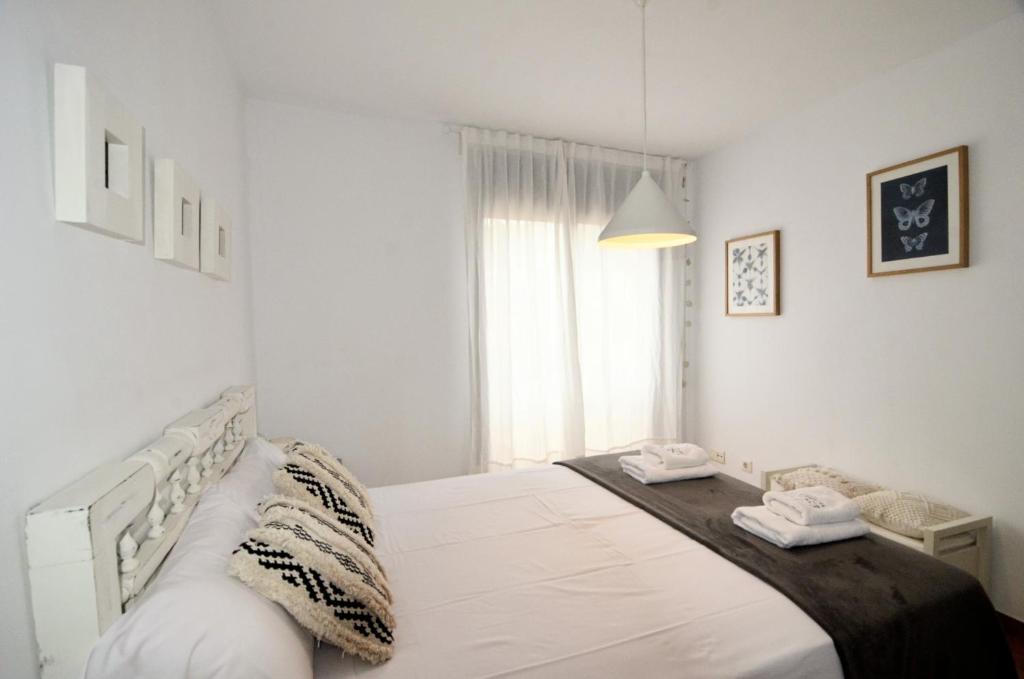 Posteľ alebo postele v izbe v ubytovaní Apartaments la Rambla - L'Arrel - 4 persones