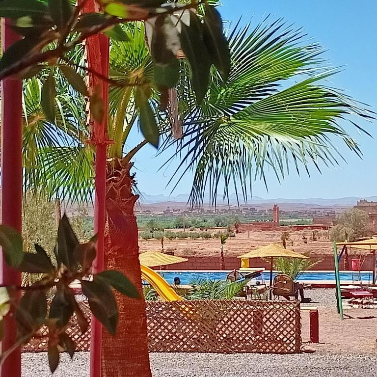 Bazén v ubytování LESCALE DE OUARZAZATE nebo v jeho okolí