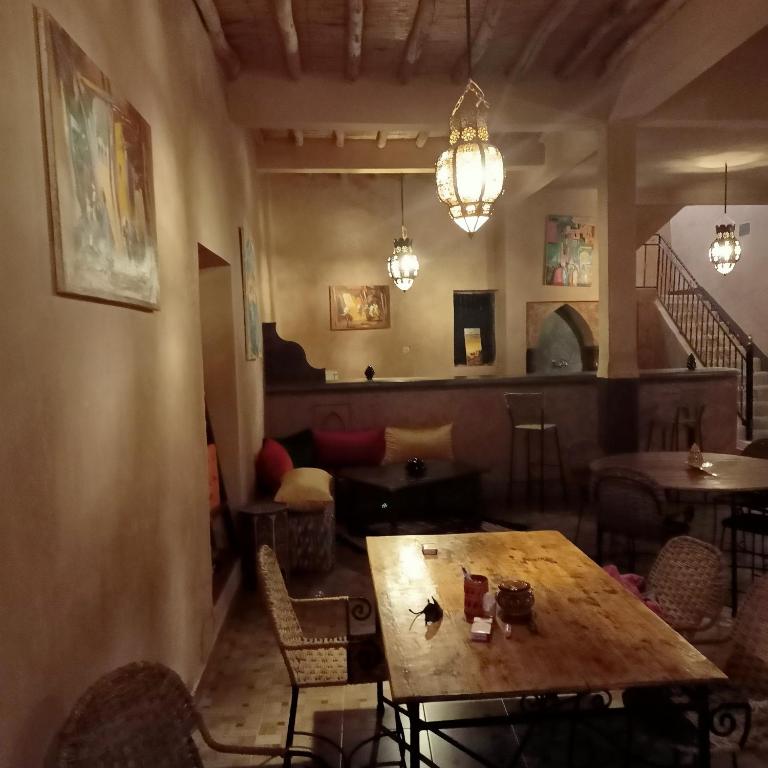 Posezení v ubytování LESCALE DE OUARZAZATE