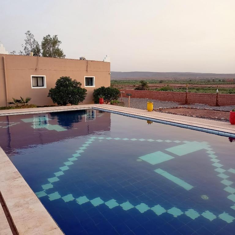 Bazén v ubytování LESCALE DE OUARZAZATE nebo v jeho okolí