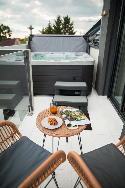 Balkón nebo terasa v ubytování Tahiti Resort Apartments Hajdúszoboszló