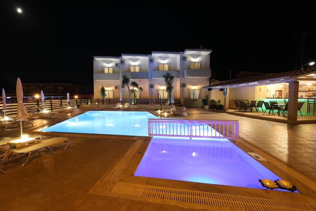 Bazén v ubytování Sidari Vibes Aparthotel nebo v jeho okolí