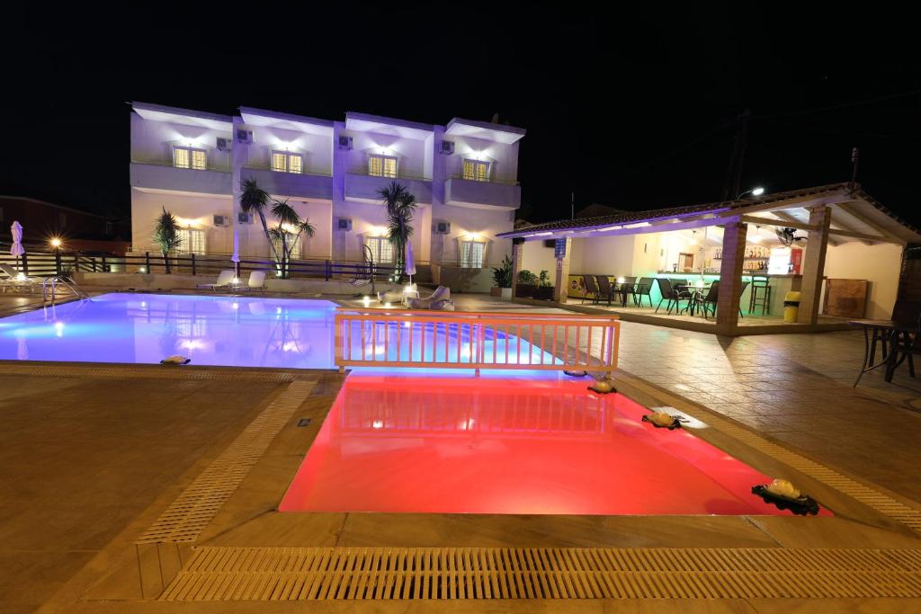 Bazén v ubytování Sidari Vibes Aparthotel nebo v jeho okolí