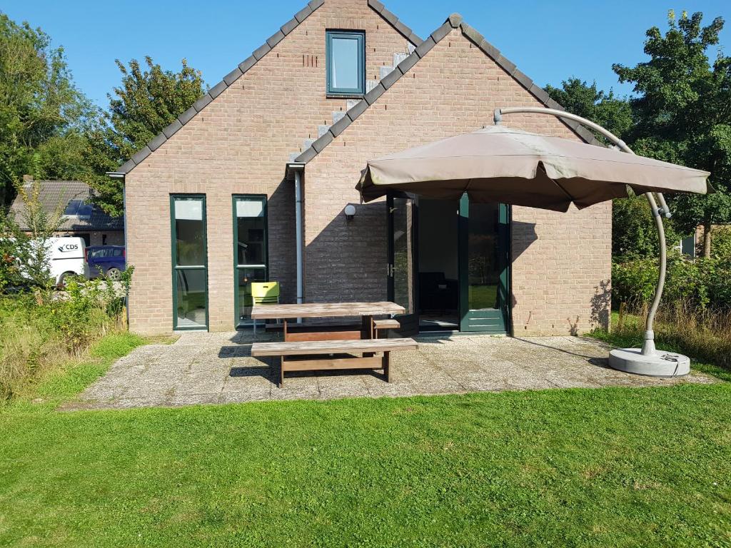 Recreatiewoning Maas en Waal 92 - Haus Mit Drei Schlafzimmern