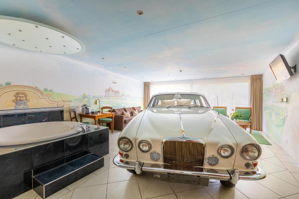 Galería fotográfica de Swiss-Chalet Merlischachen - Romantik Schloss-Hotel am See en Küssnacht