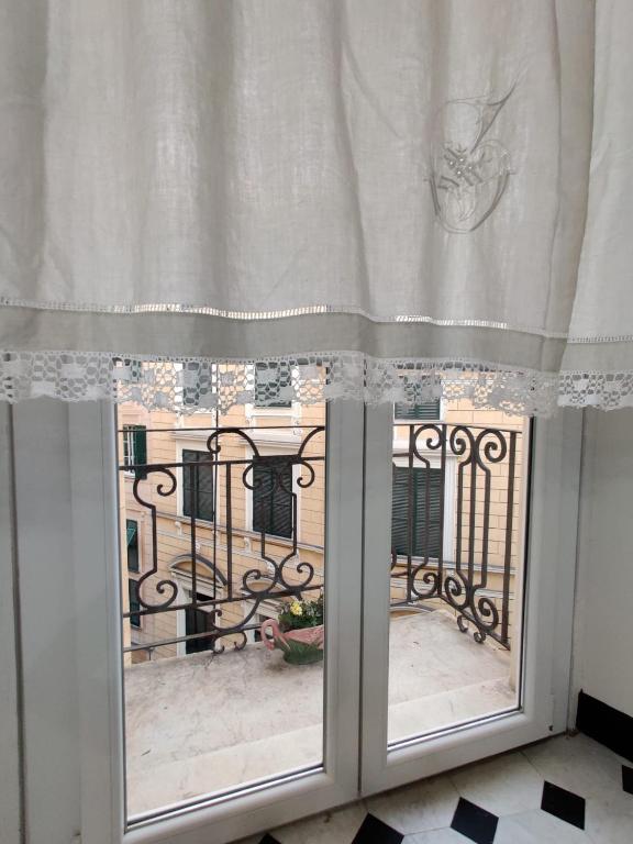 Zdjęcie z galerii obiektu DOGE CAMBIASO- Davanti all'acquario - Grande terrazza privata - Palazzo Nobiliare Storico w Genui
