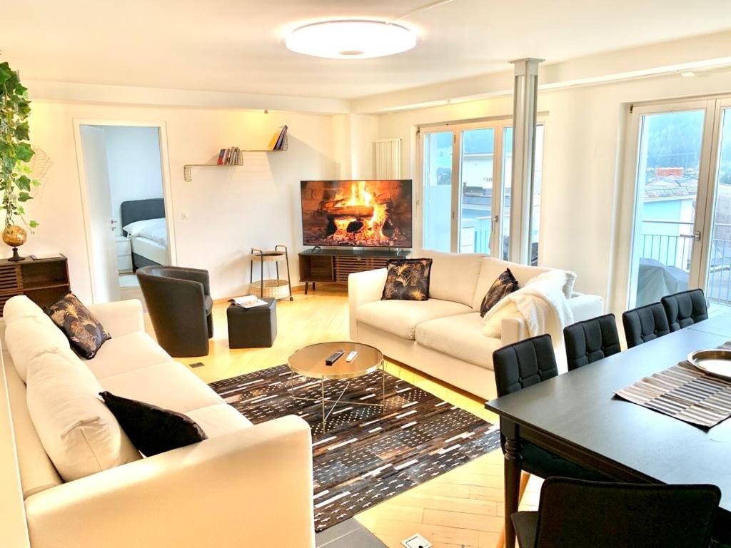 a living room with a couch and a table at Ferienwohnung Rütiboda 8-10 Personen in Davos