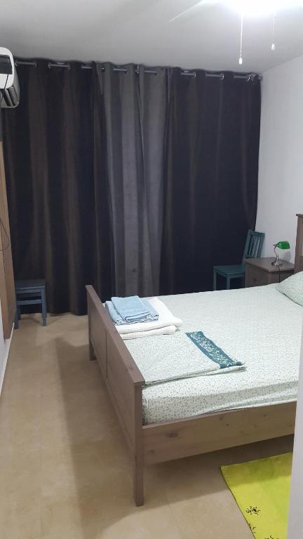 Postel nebo postele na pokoji v ubytování Room near Sheba Medical Center, and Bar Ilan, and TLV Airport