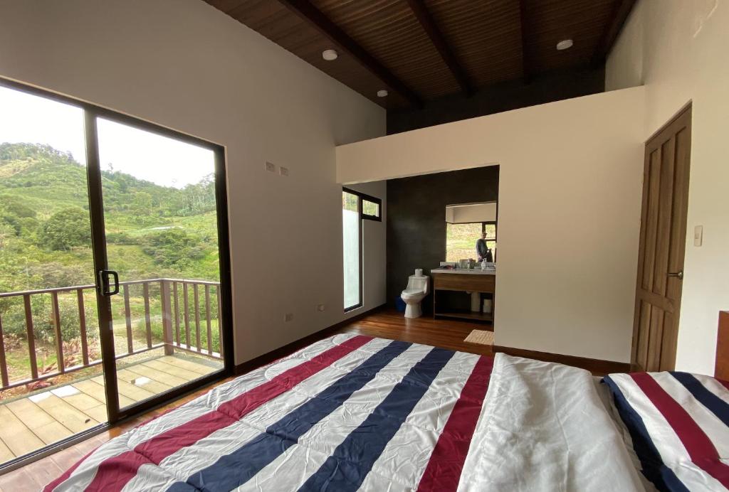 Arte de Plumas birding lodge - Queen Room With Balcony