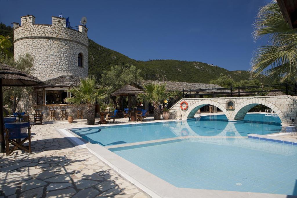 Bazén v ubytování Villa Elia Resort nebo v jeho okolí