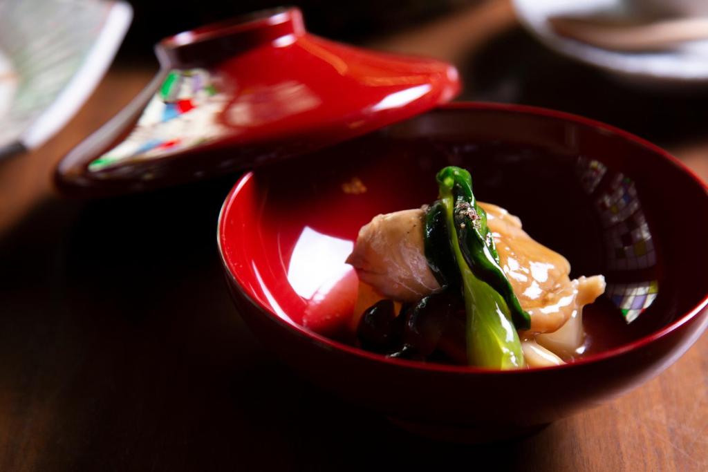 ホテルの敷地内または近くでの食事または食べ物