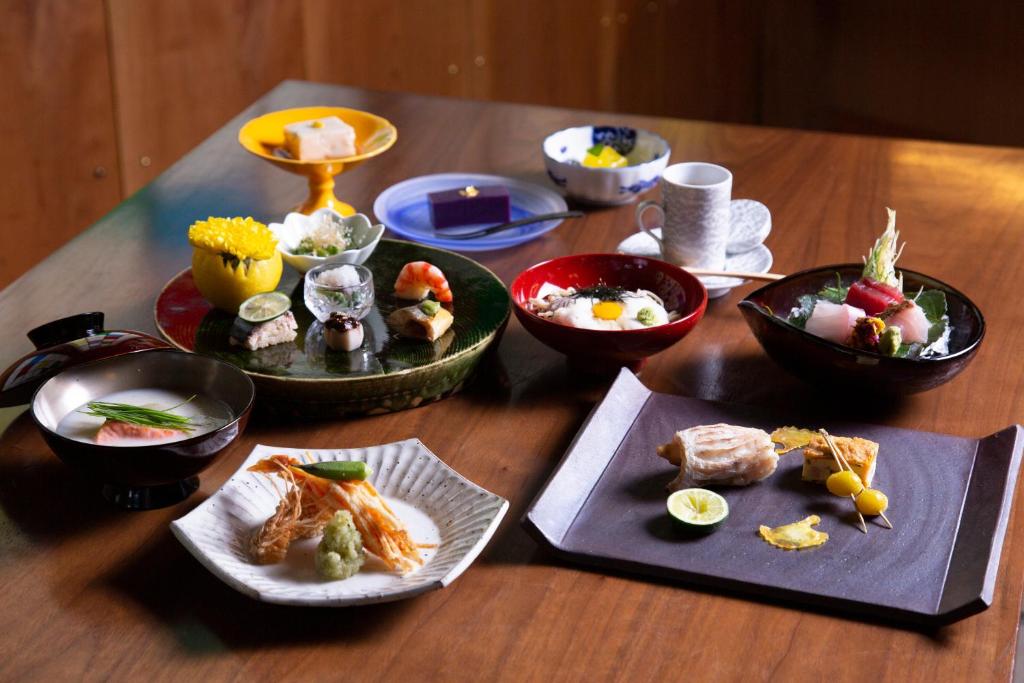 ホテルの敷地内または近くでの食事または食べ物