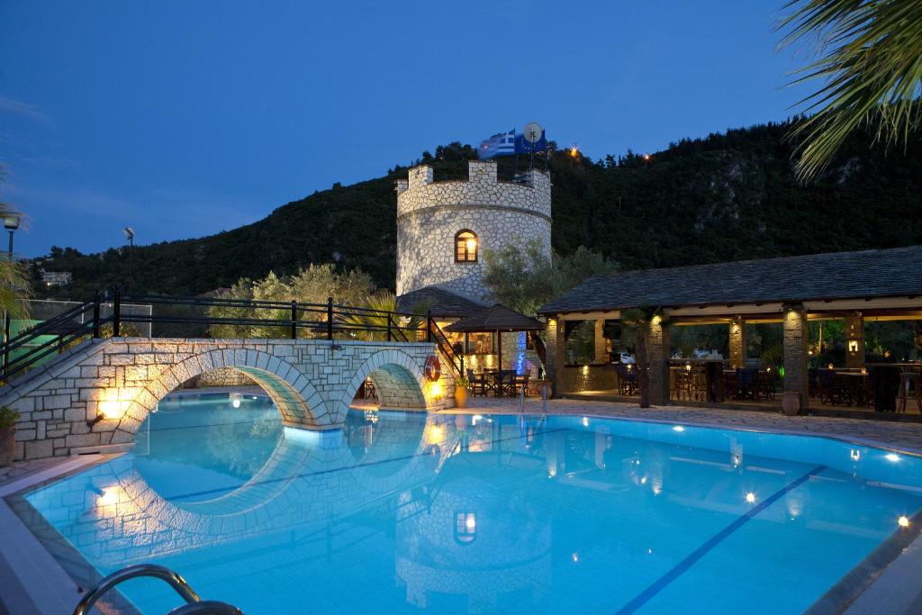 Bazén v ubytování Villa Elia Resort nebo v jeho okolí