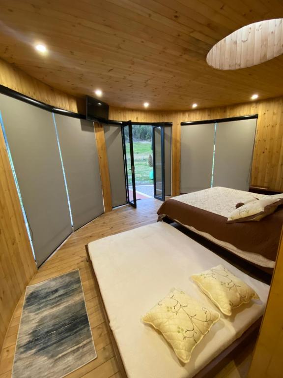 Glamping/BBQ Susa Cun - 露台上的卓越双人或双人间