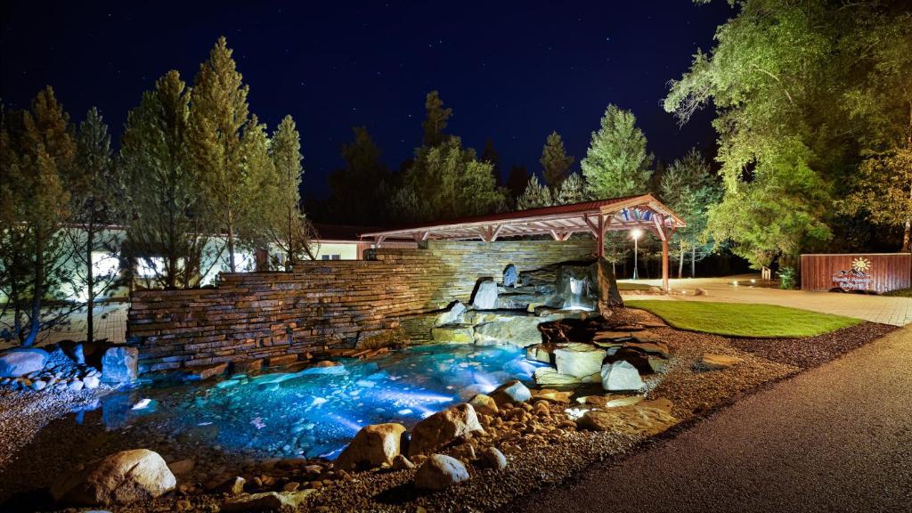Bazén v ubytování Family Resort Lučivná nebo v jeho okolí