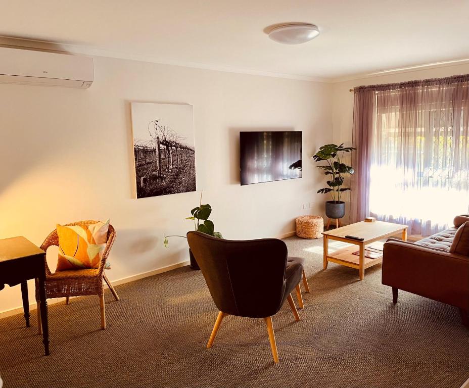 a living room with a couch and a table at Tanunda's Magpie House in Tanunda