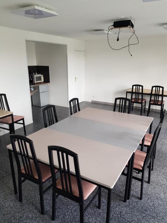 Kuchyň nebo kuchyňský kout v ubytování Hotel La Clé