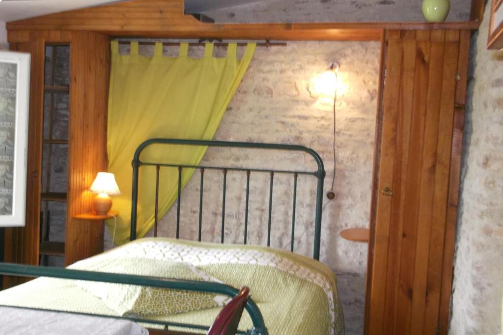 Chambres et Tables d'hôtes à l'Auberge Touristique - 度假屋卧室