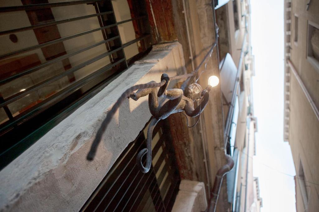 Ca' della Scimmia - Rialto - Venice photo