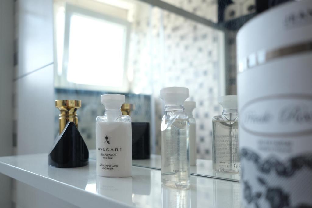 a counter with two glass bottles on a shelf at Apartman MIMA in Karlovac