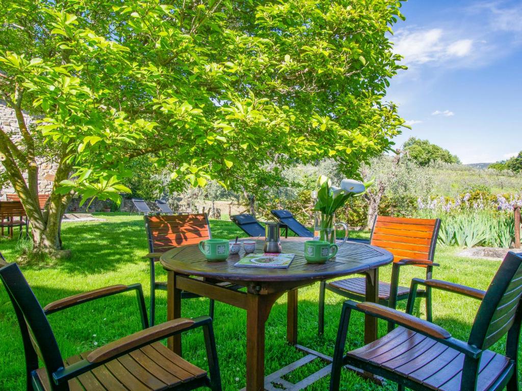 Vonkajšia záhrada v ubytovaní Holiday Home Il Casellino-2 by Interhome