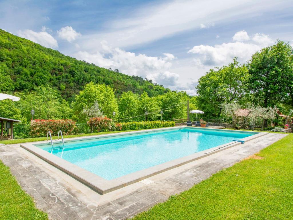 Bazén v ubytovaní Holiday Home La Fornace-4 by Interhome alebo v jeho blízkosti