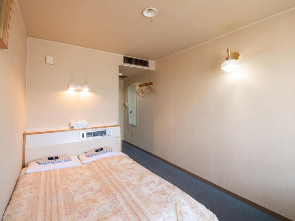 Postel nebo postele na pokoji v ubytování Tabist Hotel Sun Plaza Fuefuki Isawa