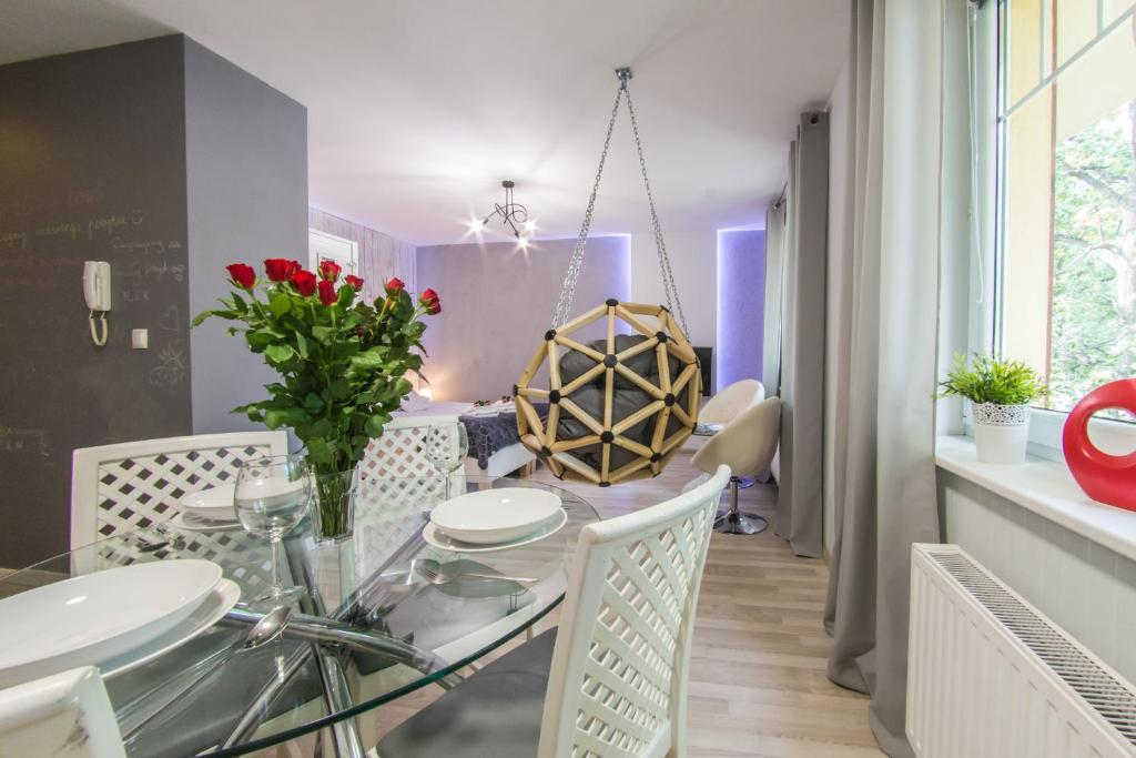Posedenie v ubytovaní Apartamenty hoteLOVE z sauną