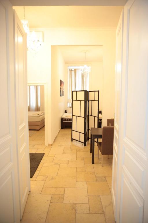 Heart of Vienna - City Apartment - 10