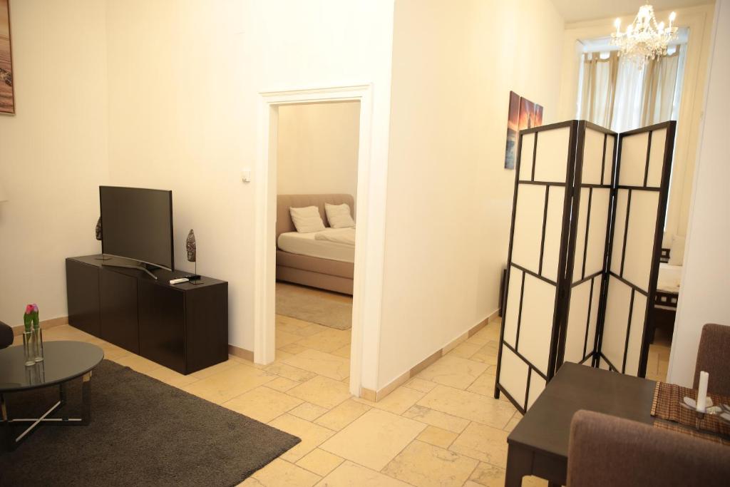 Heart of Vienna - City Apartment - 11