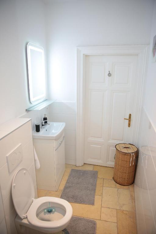 Heart of Vienna - City Apartment - 8