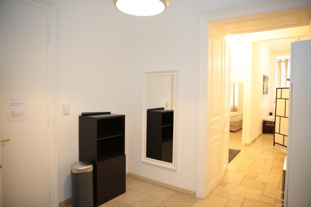 Heart of Vienna - City Apartment - 7