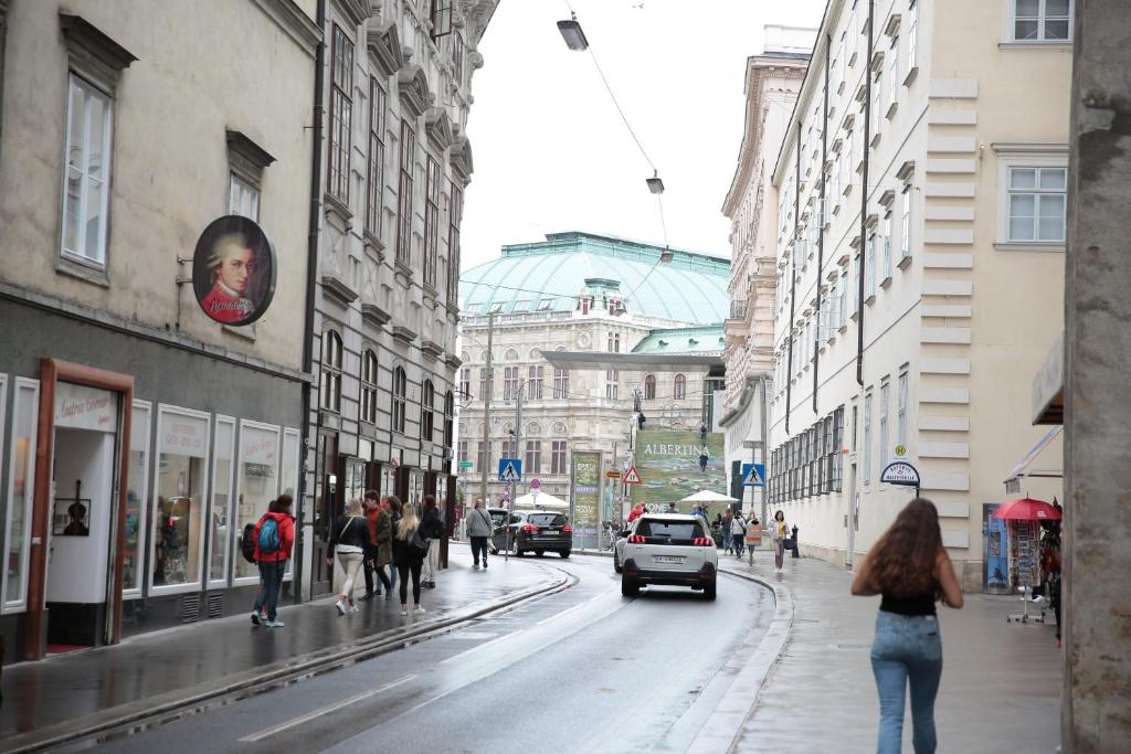 Heart of Vienna - City Apartment - 19