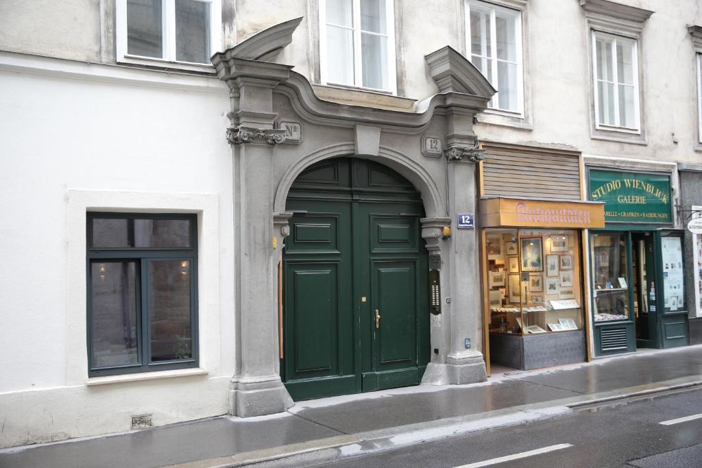 Heart of Vienna - City Apartment - 1