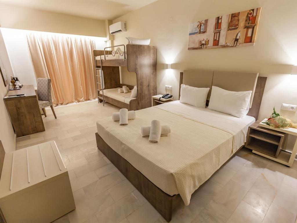 Postel nebo postele na pokoji v ubytování Harmony Rethymno Beach