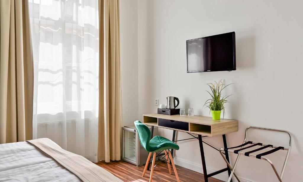 TV a/nebo společenská místnost v ubytování Hotel Malá Strana