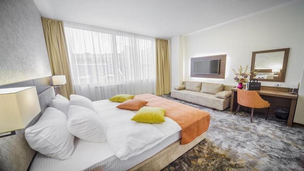 Postel nebo postele na pokoji v ubytování Hotel Marshal Garni
