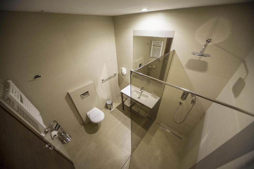 Koupelna v ubytování Hotel Marshal Garni