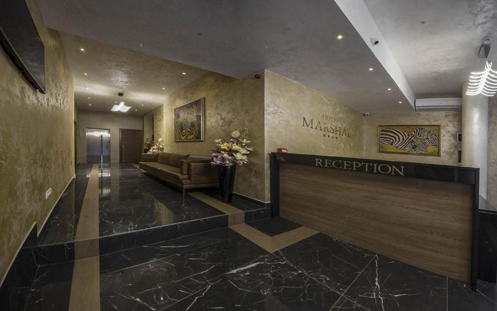Postel nebo postele na pokoji v ubytování Hotel Marshal Garni