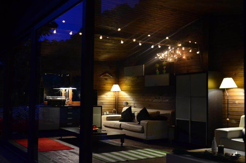 Posezení v ubytování Lukkies Lodge Cirali