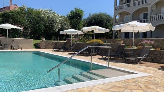 Bazén v ubytování Hibiscus Suites - A nebo v jeho okolí