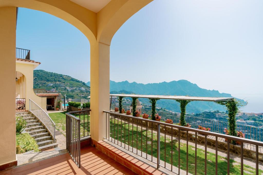 a balcony of a house with a view at Appartamento Anna in Villa Laura in Scala