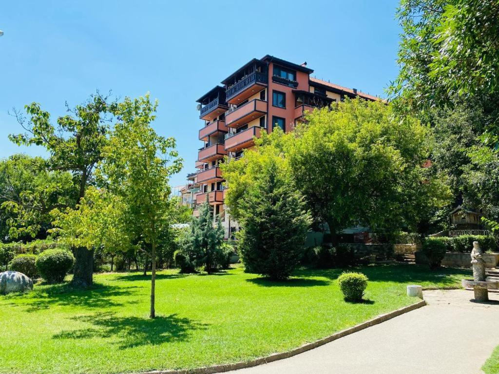 Парк Апартаменти Юлия - Apartment With Terrace