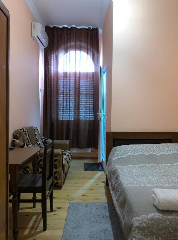 Hotel Kakhaberi - Habitación Individual Con Baño Privado