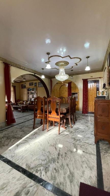 Restaurace v ubytování Dilaram Guest House